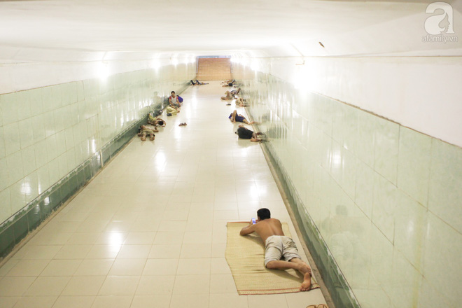 Muôn kiểu chống nắng nóng của người Hà Nội trong những ngày đầu hè